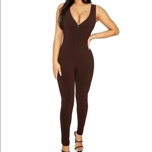 The snatched up v neck jumpsuit 🔥
